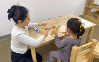 Therapist from OrbRom Center supporting a student with developmental needs inside a mainstream classroom environment