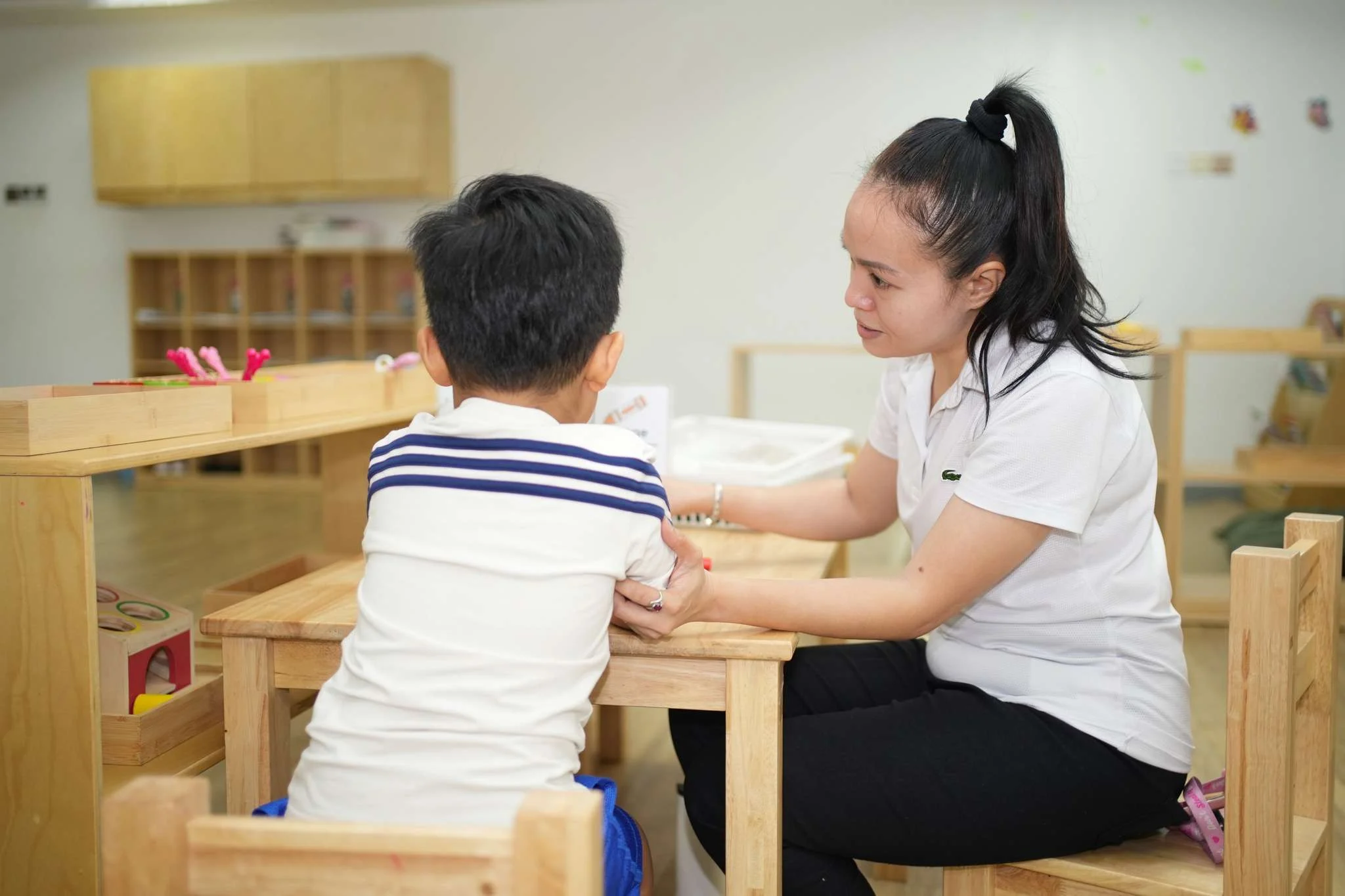 Therapist working one-on-one with a young child during an early intervention session at OrbRom Center in Phnom Penh