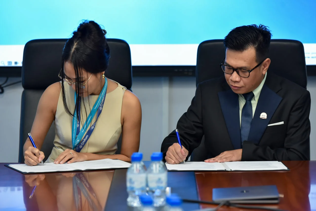 Sophaneth Heng, CEO OrbRom Center and Singapore Cambodia International Academy (SCIA) representatives signing a Memorandum of Understanding to strengthen inclusive education and student support services.